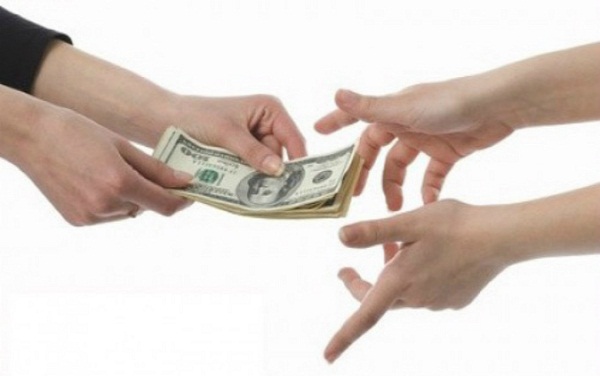 Nằm mơ thấy người khác cho tiền là điềm lành hay dữ ?