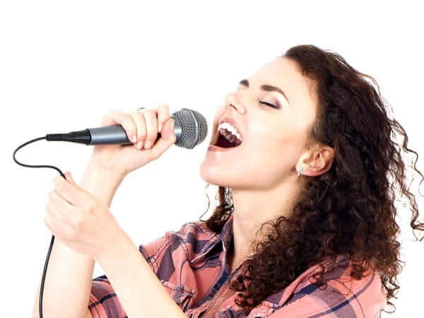 Nằm mơ thấy hát chọn con số gì tài lộc