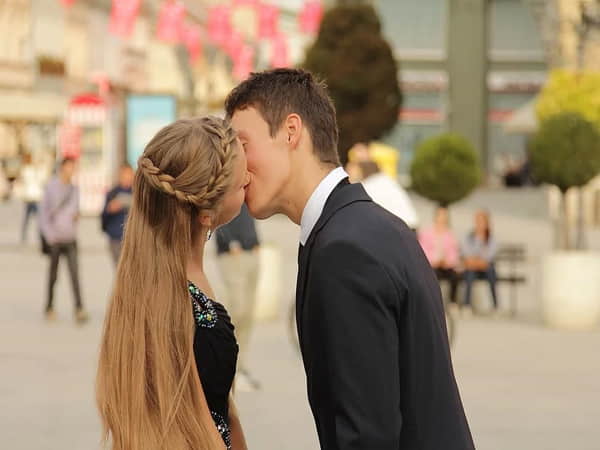 Nằm chiêm bao thấy hôn người lạ