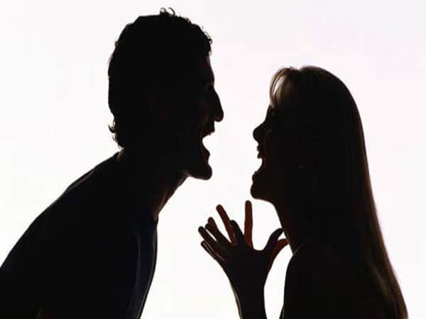 Nằm mơ thấy bạn cãi nhau với người khác