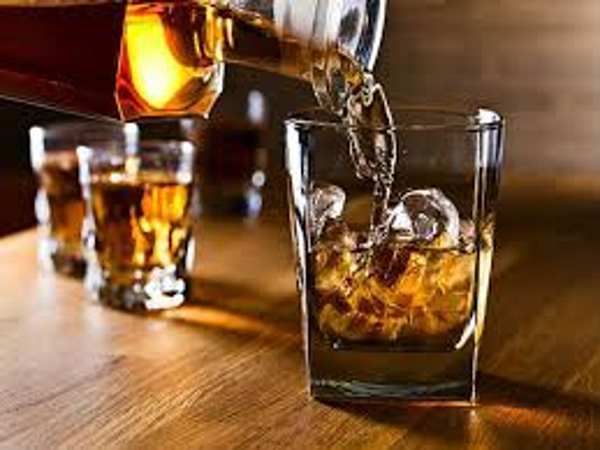 nằm mơ thấy uống rượu và mình làm vỡ chai