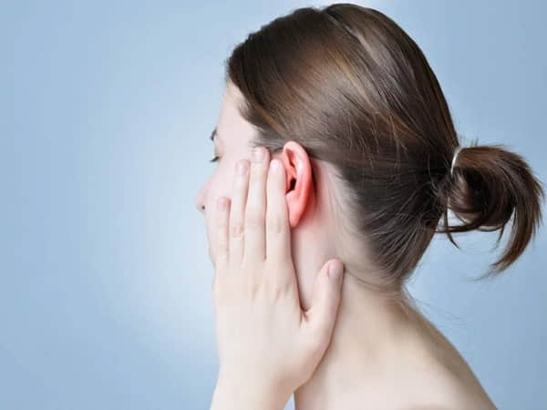 Giải mã hiện tượng nóng tai trái theo từng khung giờ