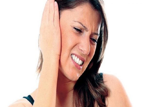 Giải mã điềm báo nóng tai trái