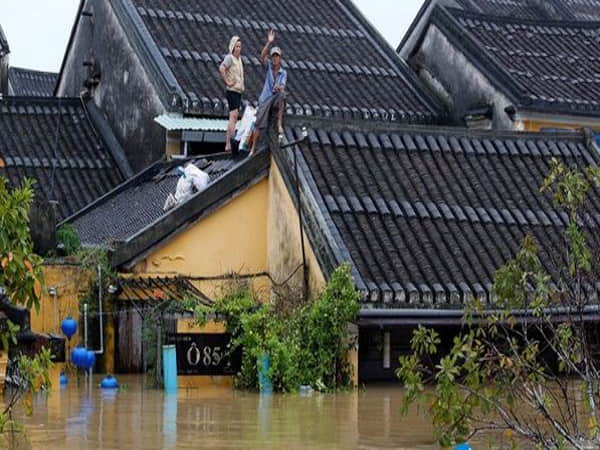 Chiêm bao ngập tràn tất cả đường phố nhà cửa