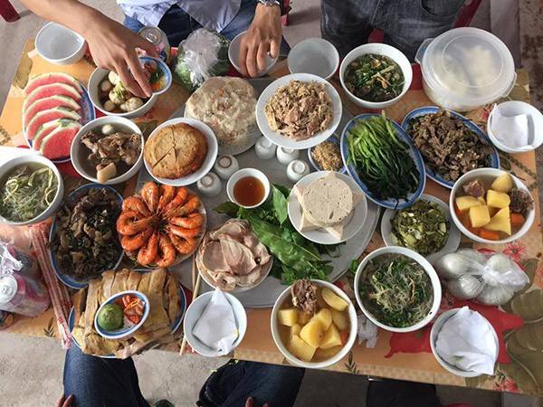 Nằm mơ thấy ăn cỗ đánh con gì may mắn dễ trúng