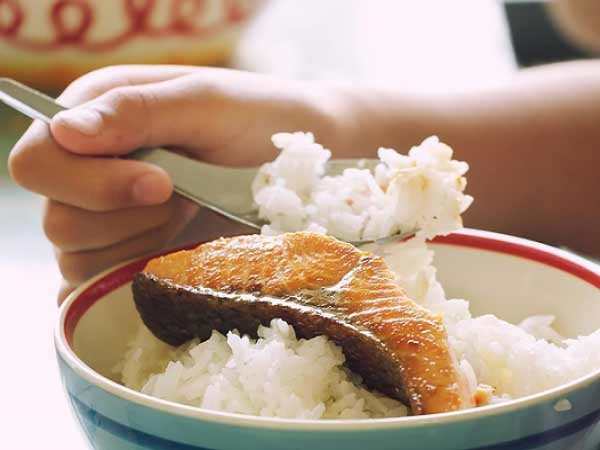 Đánh số gì may mắn khi ngủ mơ thấy ăn cơm?