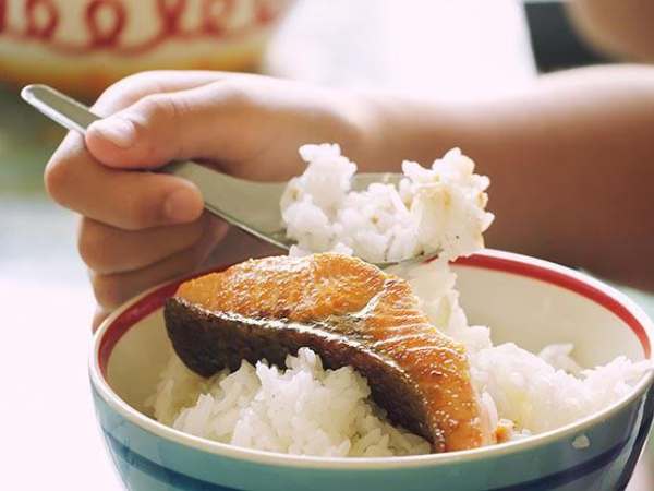 Giải mã ý nghĩa giấc mơ thấy ăn cá