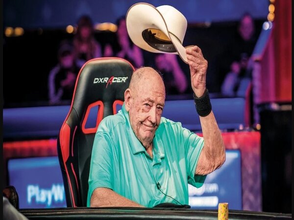 Doyle Brunson tìm đến cờ bạc để giải sầu và nhanh chóng trở thành vua chơi xuất sắc nhất