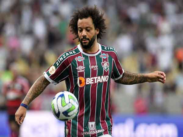 Cầu thủ Marcelo Vieira khoác áo số 12