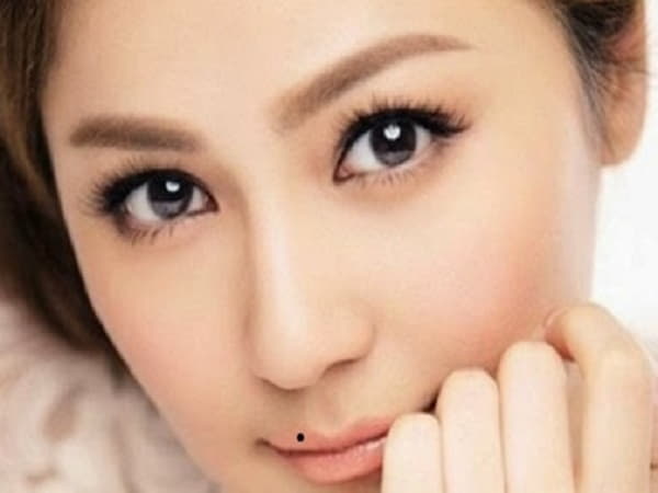Xem bói nốt ruồi môi trên từng vị trí