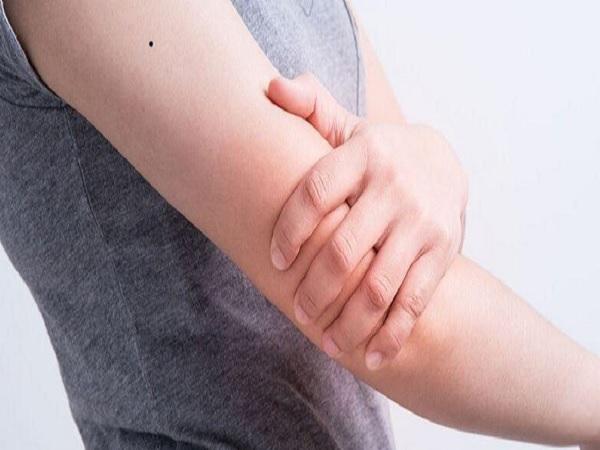 Xem bói nốt ruồi trên cánh tay nam và nữ ở những vị trí khác