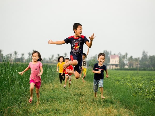 Con số may mắn khi nhìn thấy trẻ con