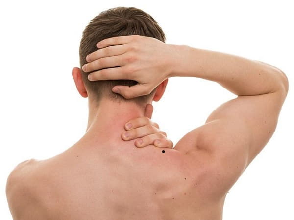 Xem bói nốt ruồi trên vai phải nam 