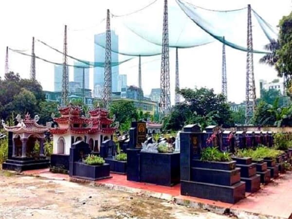 Con số liên quan khi nhìn thấy bãi đất có nhiều mộ