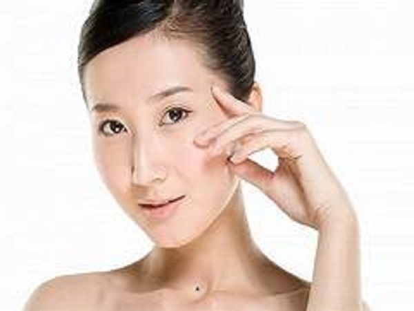 Tổng quan về nốt ruồi ở hõm cổ