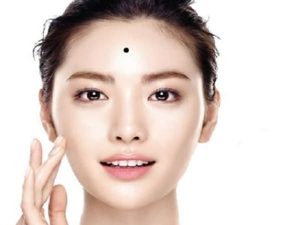Ý nghĩa nốt ruồi ở giữa trán