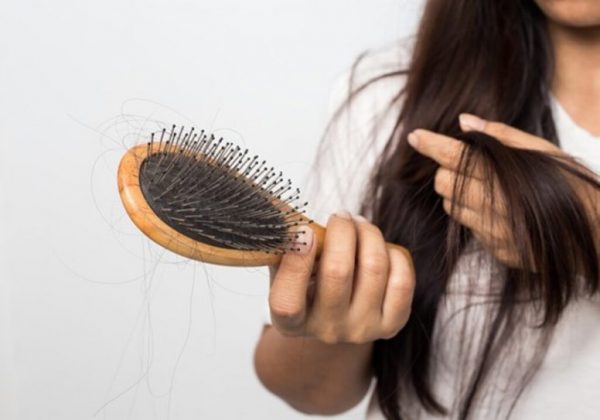 nhìn thấy rụng tóc