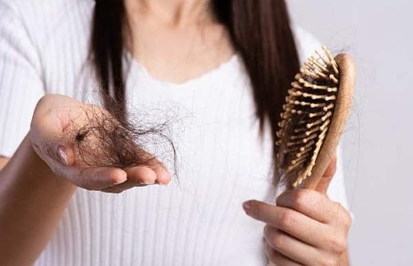 Mơ thấy tóc rụng điềm báo gì về tình duyên, sự nghiệp?