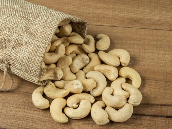Ngủ mơ thấy hạt điều báo mộng điềm hên hay xui?