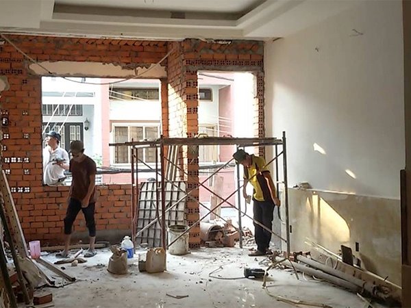 Chiêm bao thấy sửa nhà báo mộng vấn đề tài chính?