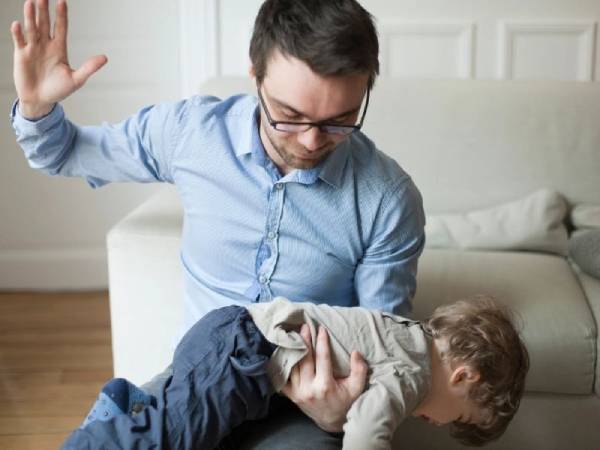 Mộng thấy bị bố đã mất đánh