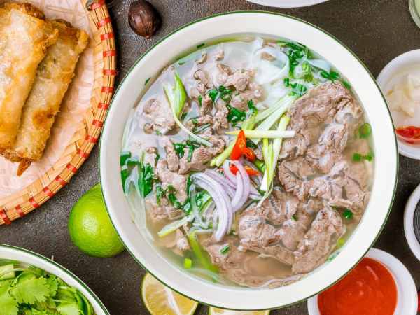Chiêm bao thấy ăn bún riêu nóng hổi