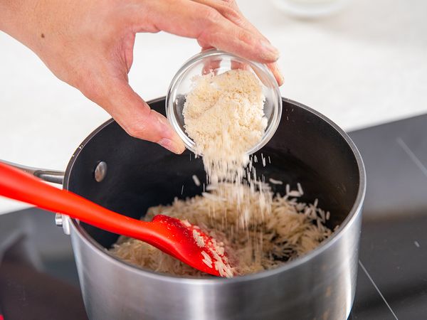 Tìm hiểu nằm mơ thấy nấu cơm có phải điềm báo tốt lành?