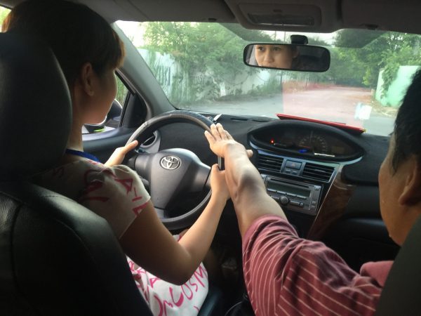 Mơ thấy lái xe ô tô thường phản ánh điều gì?