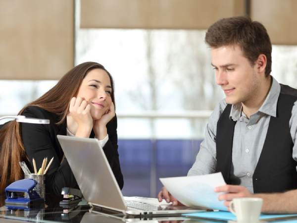 Mơ thấy đồng nghiệp cũ là nam