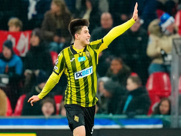 Tin C1: Tài năng 16 tuổi Kazakhstan khiến dậy sóng Tin C1: Tài năng 16 tuổi Kazakhstan khiến dậy sóng